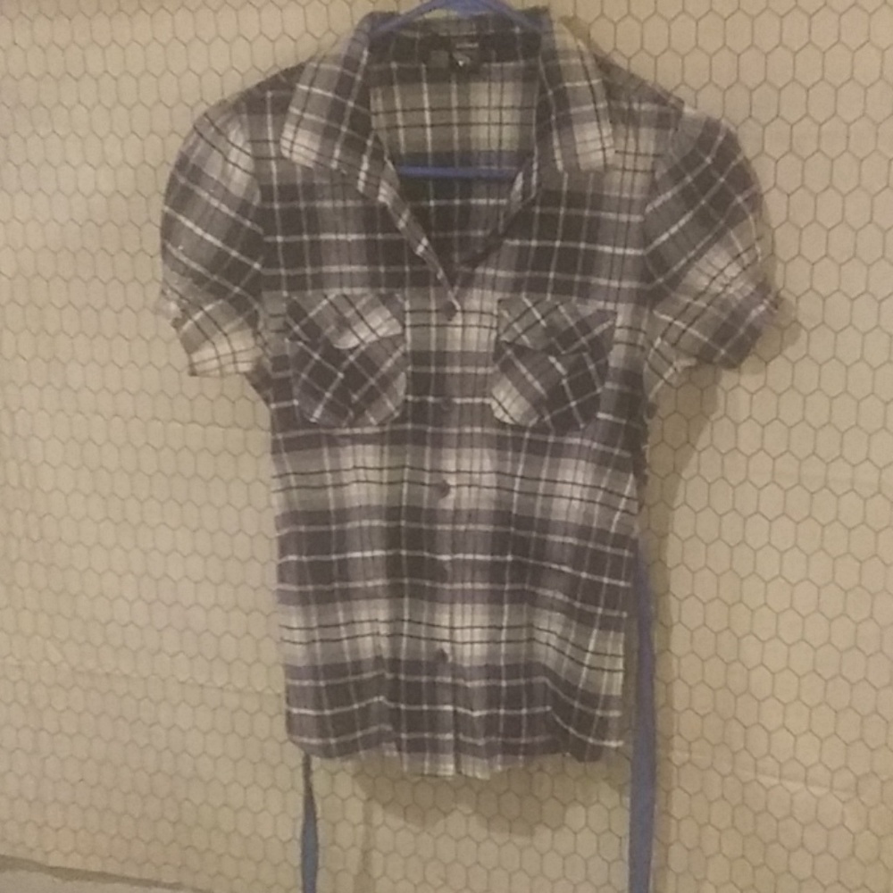 Short sleeve dressy top